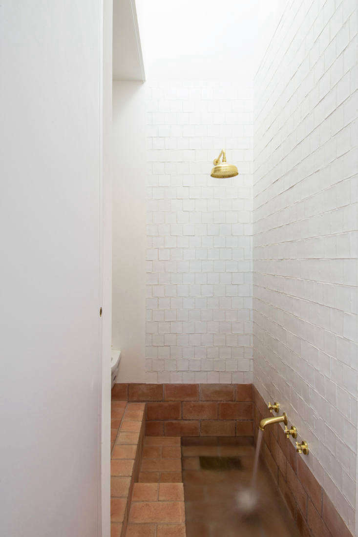 at a guesthouse in algarve, portugal, a combination shower tub is clad in handm 17